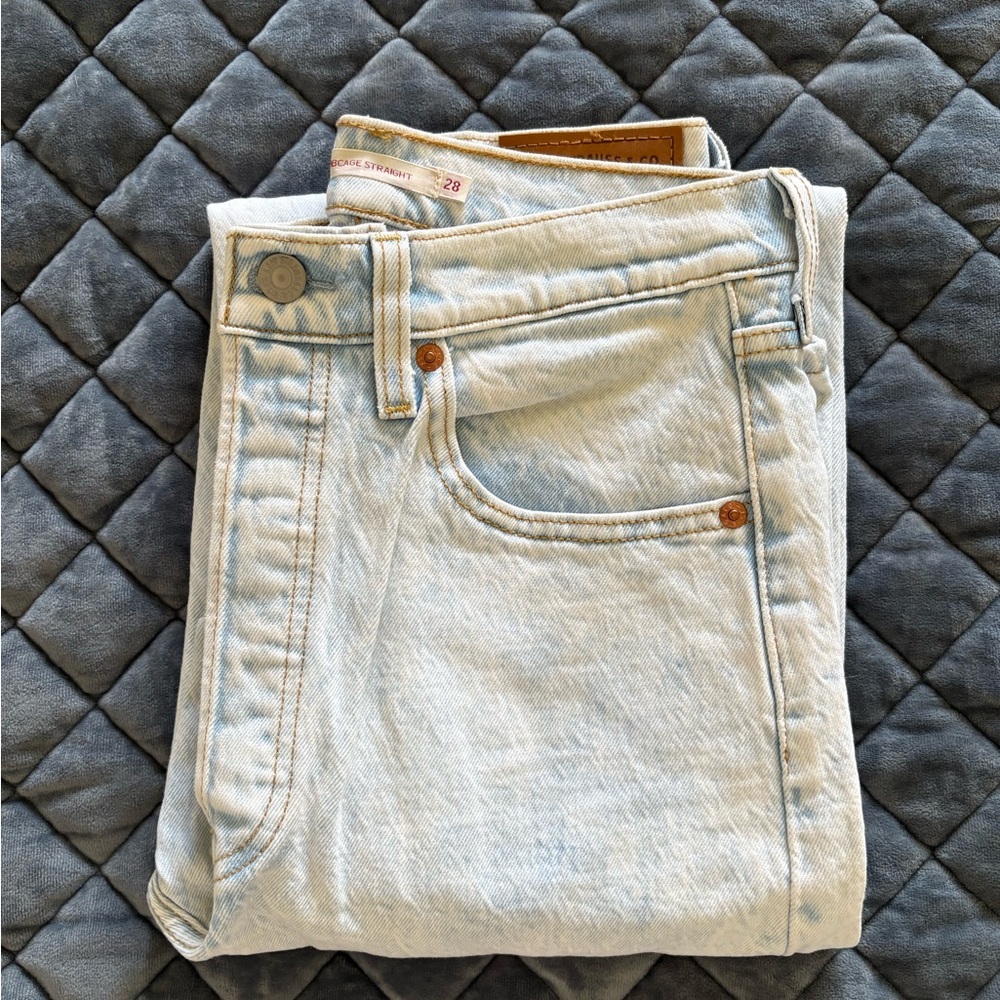 Levi's Light Wash Ribcage Straight